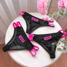 Трусики с нашивкой "ЦЕЛУЙ"